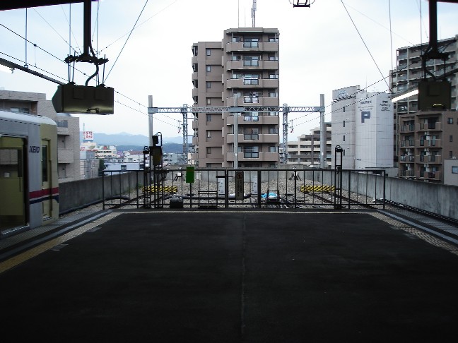 京王相模原線橋本駅から、西を望む