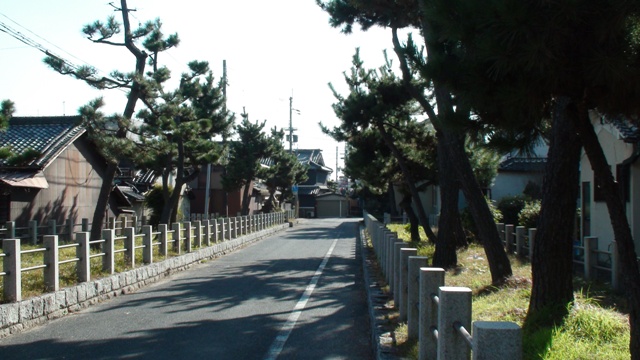 法隆寺表参道の起点は民家の車庫でした